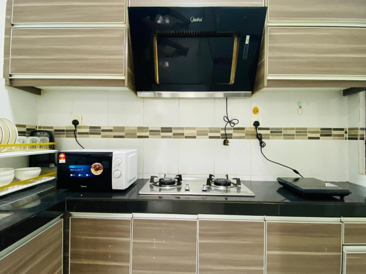 Cozy 1-10 Pax 4Qbeds 2Sbeds Shah Alam Sec7, I-City Exteriör bild